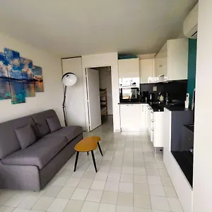 studio-refait-a-neuf-a-500-m-des-plages-et-du-port.fr-provencehotel.com/