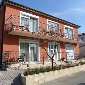 apartments-nina-umag.in-istria.net/