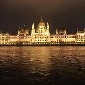 Apartment Downtown With Balcony & Optional Garage & Restaurant In The Building, Budapest